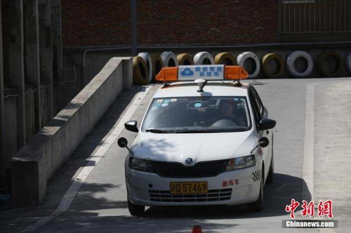 高考后毕业旅行火热电子产品走俏,媒体 暑假消费狂欢需理性
