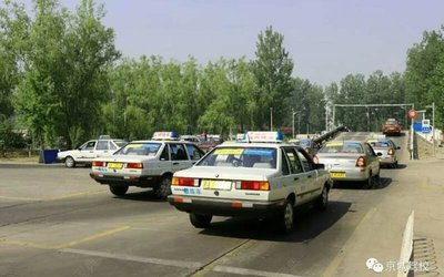 京城驾校董晓捷教练 北京驾驶员教练的卓越风采与学员评价